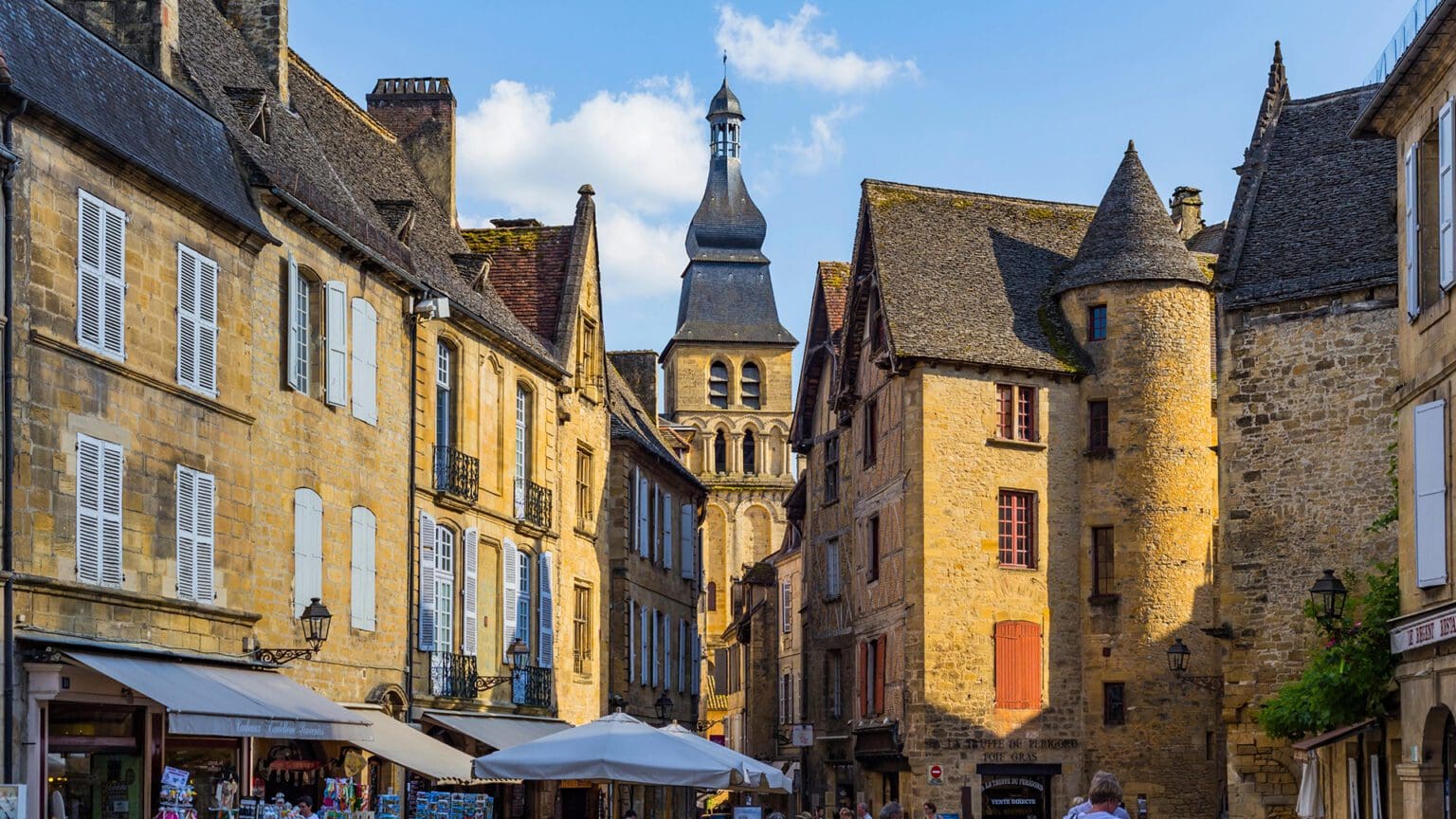 Sarlat-la-Can a - Camping Dordogne Les CINQ Châteaux | Périgord Noir